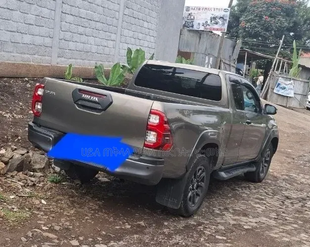 Toyota Hilux 2021 Orange