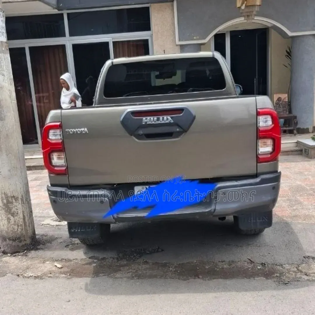 Toyota Hilux 2021 Orange
