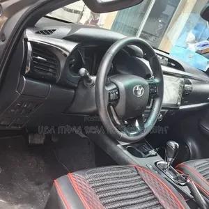 Toyota Hilux 2021 Orange
