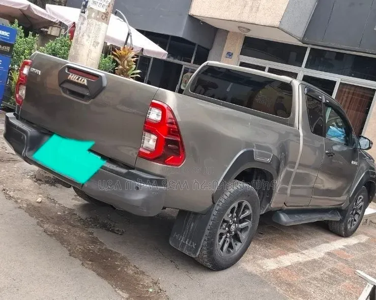 Toyota Hilux 2021 Orange