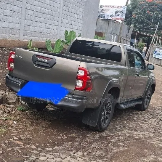 Toyota Hilux 2021 Orange