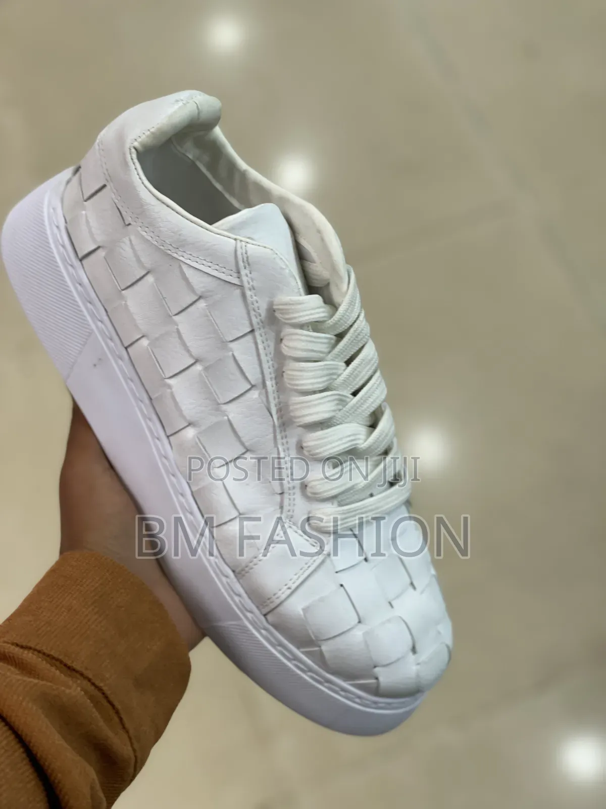 Woven Low-Top Crisp All-White