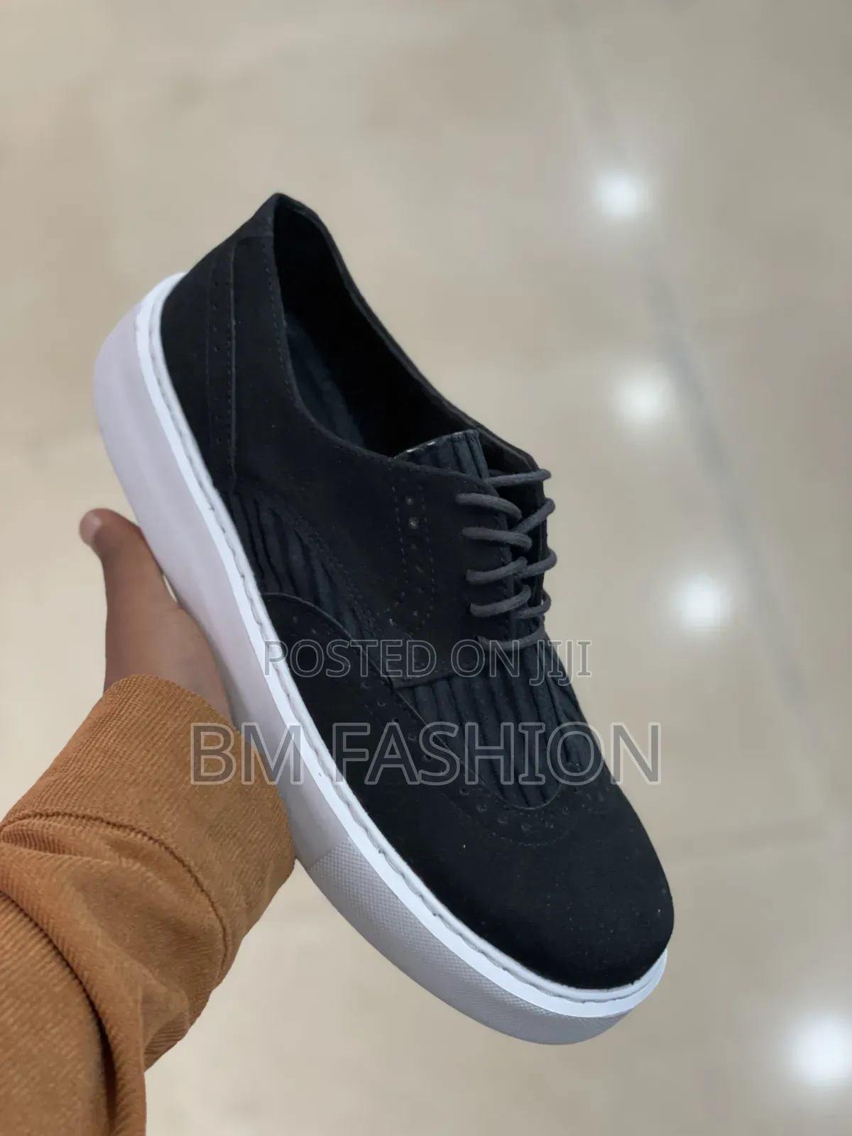 Textured Hybrid Low-Top Sleek Black