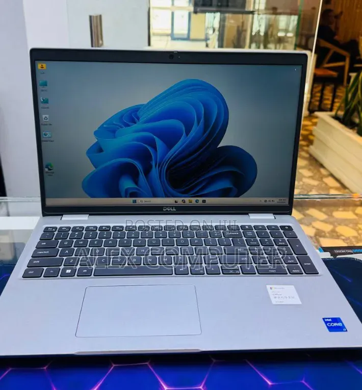 New Laptop Dell Precision 3581 16GB Intel Core i7 SSD 512GB