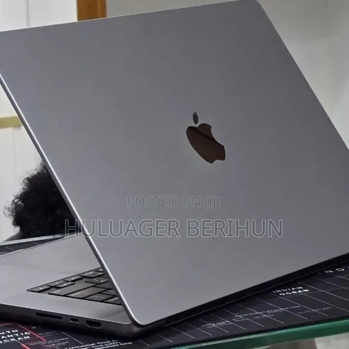New Laptop Apple MacBook Pro 2020 M1 32GB Apple M1 Pro SSD 512GB