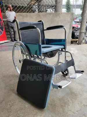 Toilet Wheelchair救勾wheelchair and a Commode, Designed to Provide