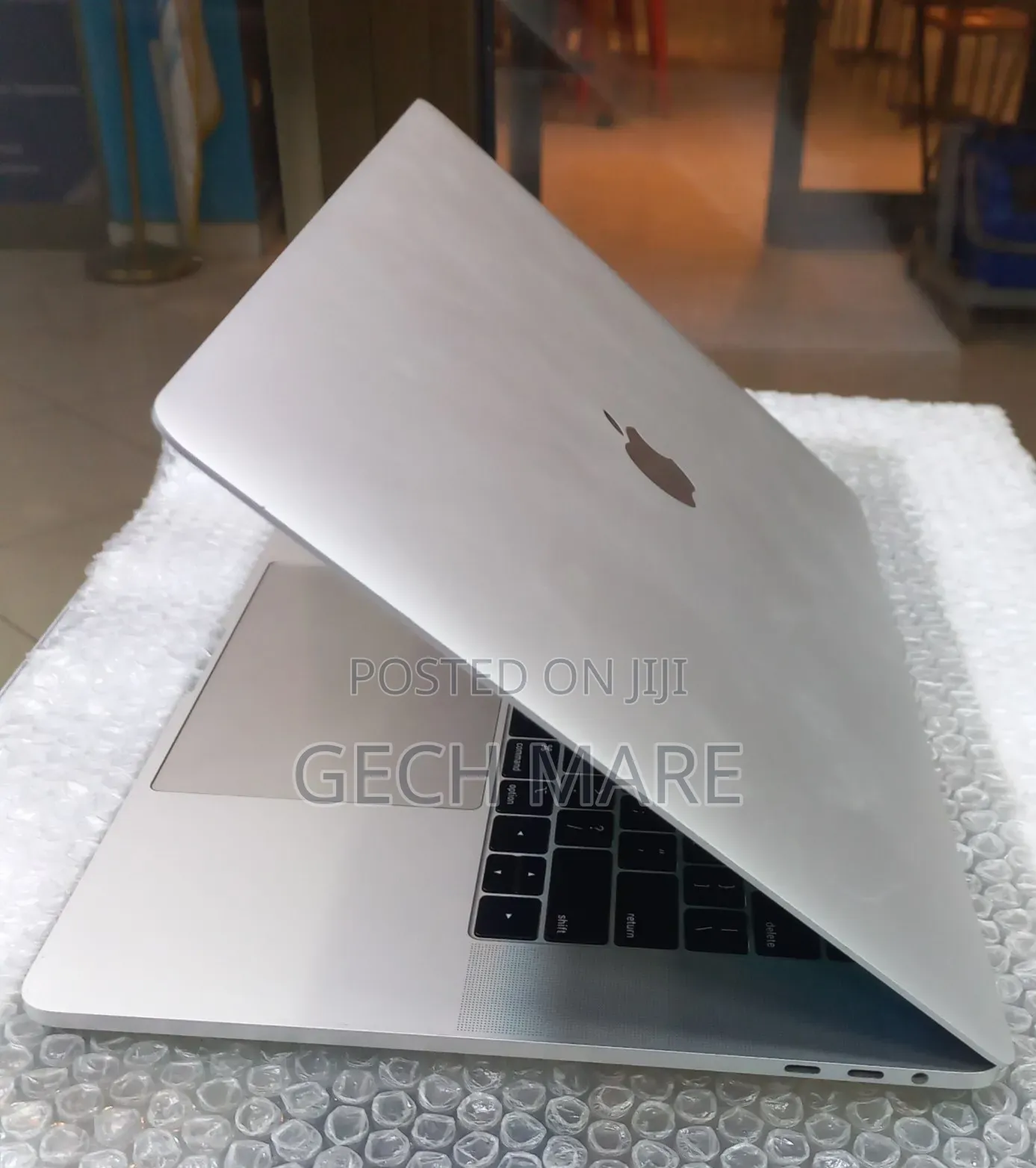 New Laptop Apple MacBook 2018 16GB Intel Core i7 SSD 256GB
