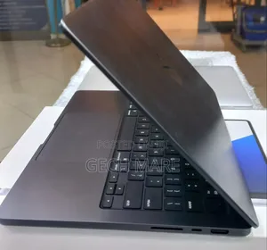 New Laptop Apple MacBook Pro 2025 M5 16GB Apple M5 Pro SSD 512GB