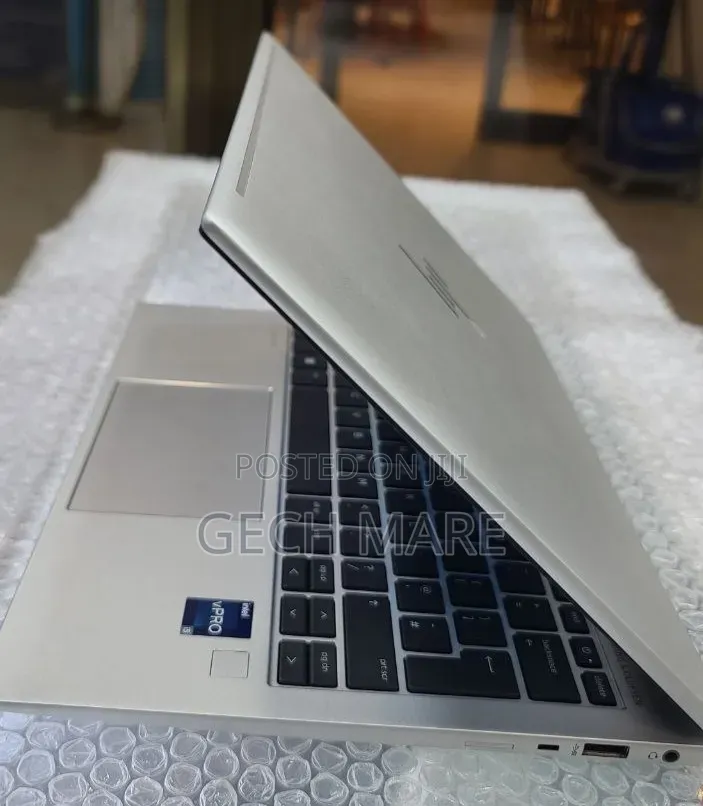New Laptop HP EliteBook 830 G9 16GB Intel Core i5 SSD 512GB