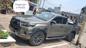Toyota Hilux 2021 Gray