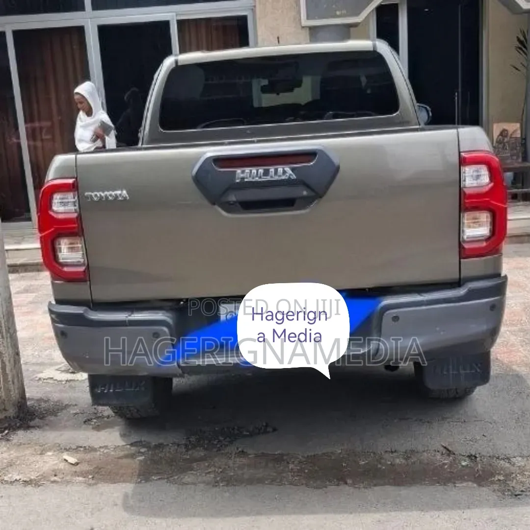 Toyota Hilux 2021 Gray