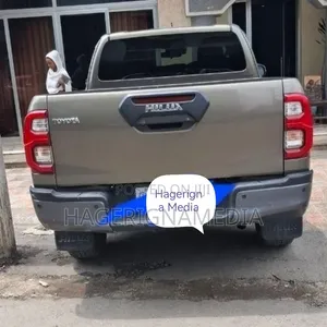 Toyota Hilux 2021 Gray