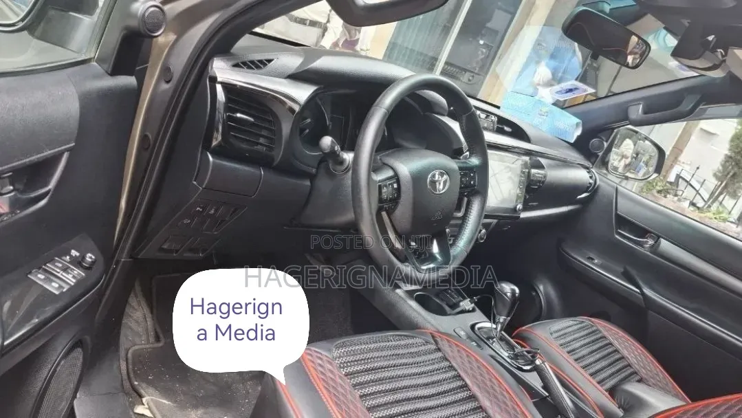 Toyota Hilux 2021 Gray