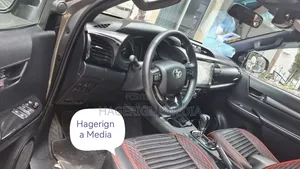 Toyota Hilux 2021 Gray