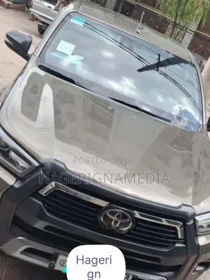 Toyota Hilux 2021 Gray