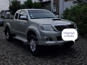 Toyota Hilux 2013 Silver