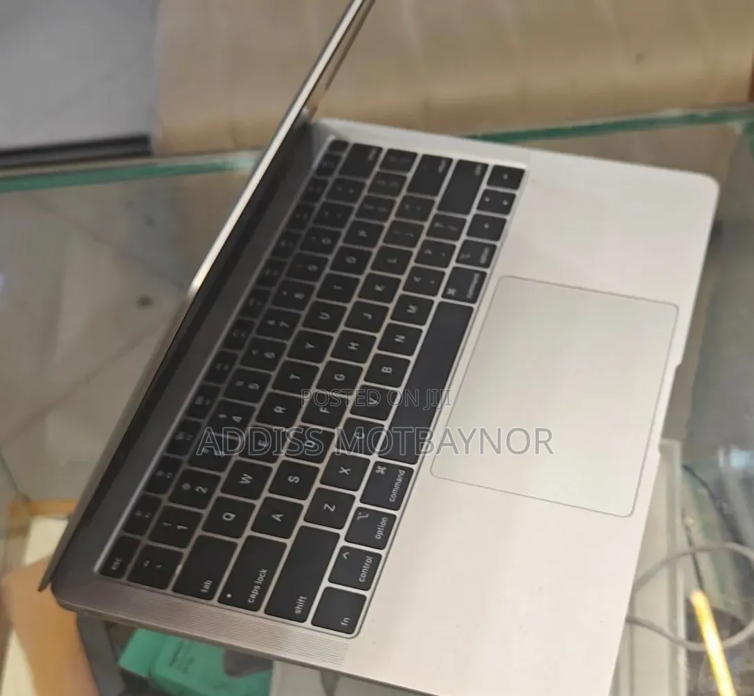 New Laptop Apple MacBook Pro 2019 16GB Intel Core i5 SSD 256GB