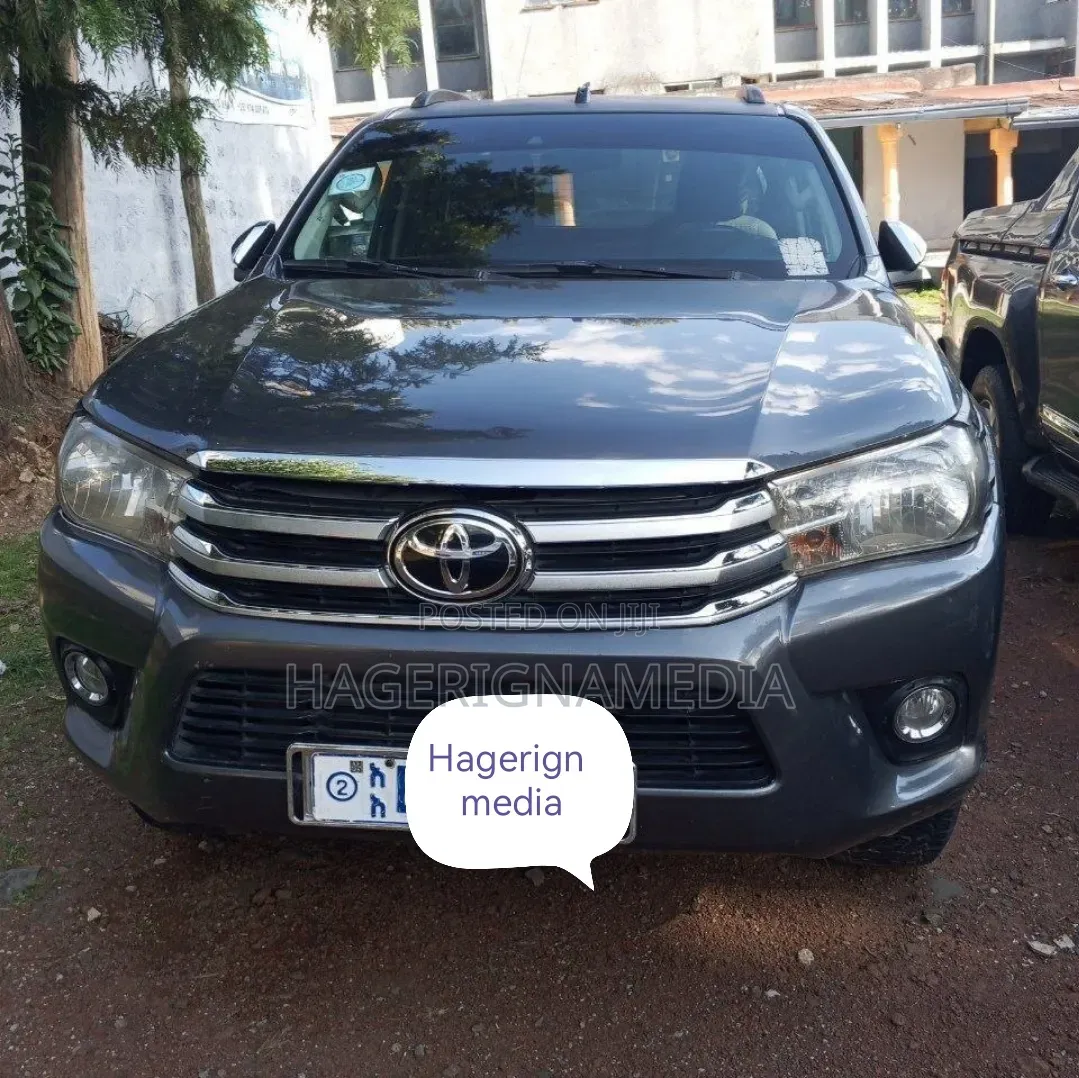 Toyota Hilux 2017 Gray