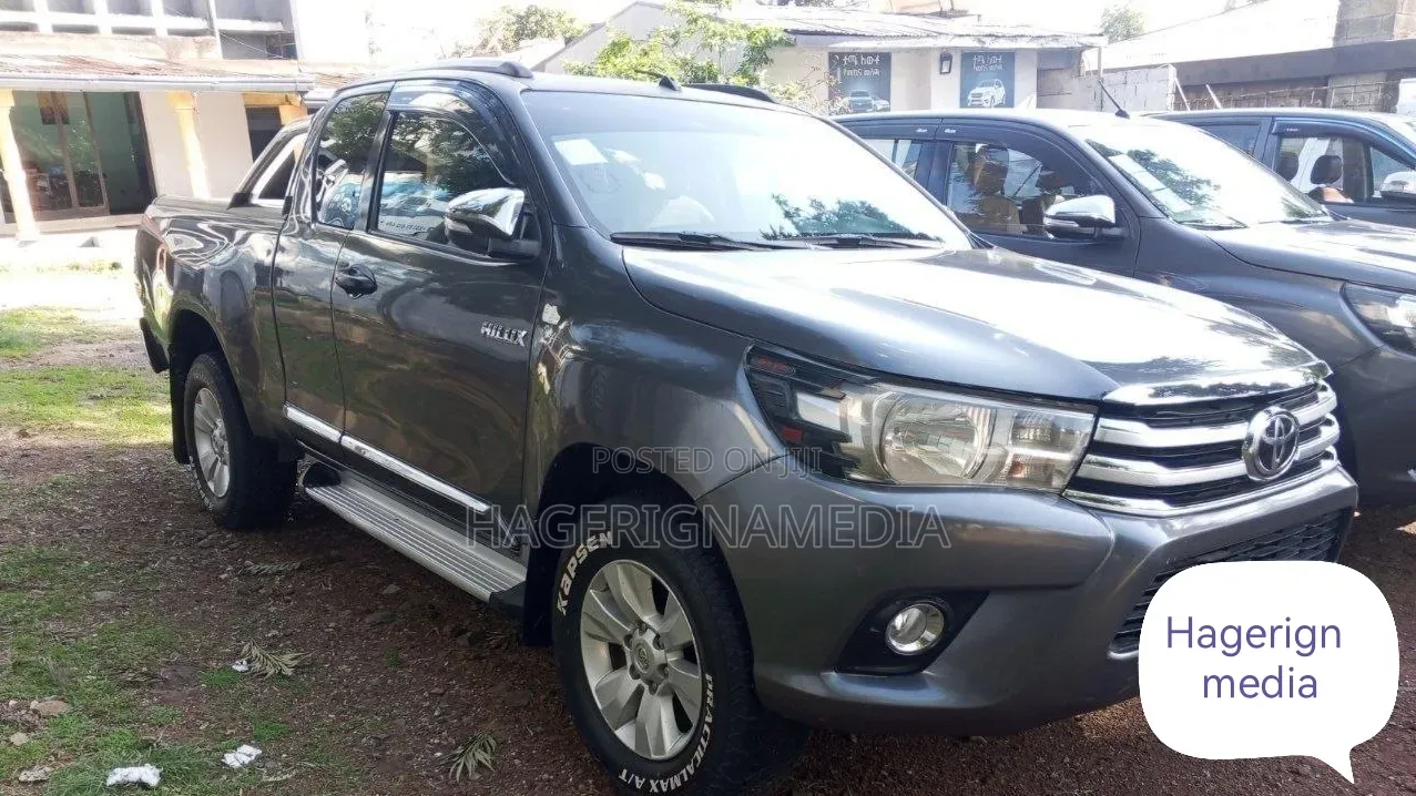 Toyota Hilux 2017 Gray
