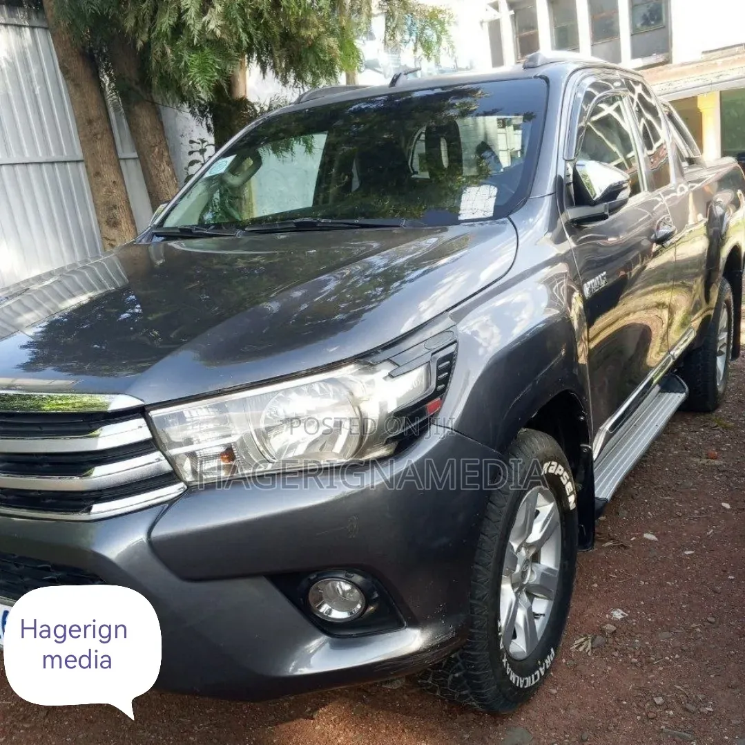 Toyota Hilux 2017 Gray