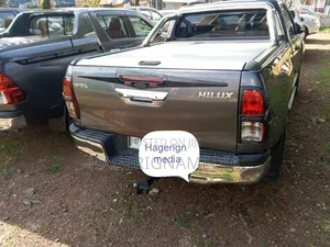 Toyota Hilux 2017 Gray