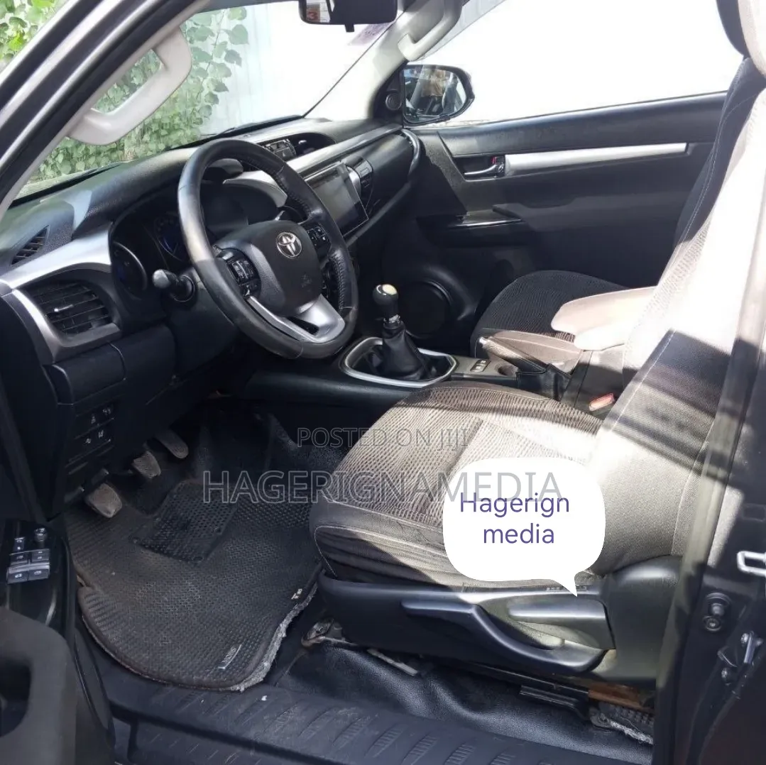 Toyota Hilux 2017 Gray