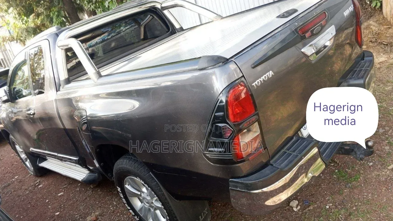Toyota Hilux 2017 Gray