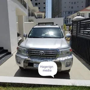 Toyota Land Cruiser 2015 Silver