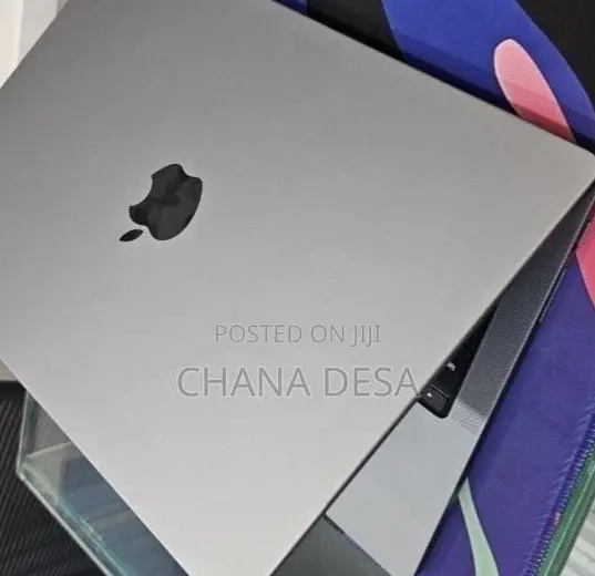 New Laptop Apple MacBook Pro 2023 M3 8GB Apple M3 Pro SSD 512GB