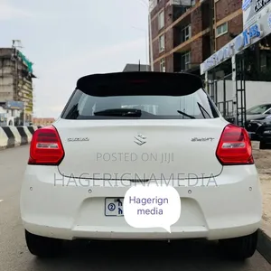 Suzuki Swift 2022 White