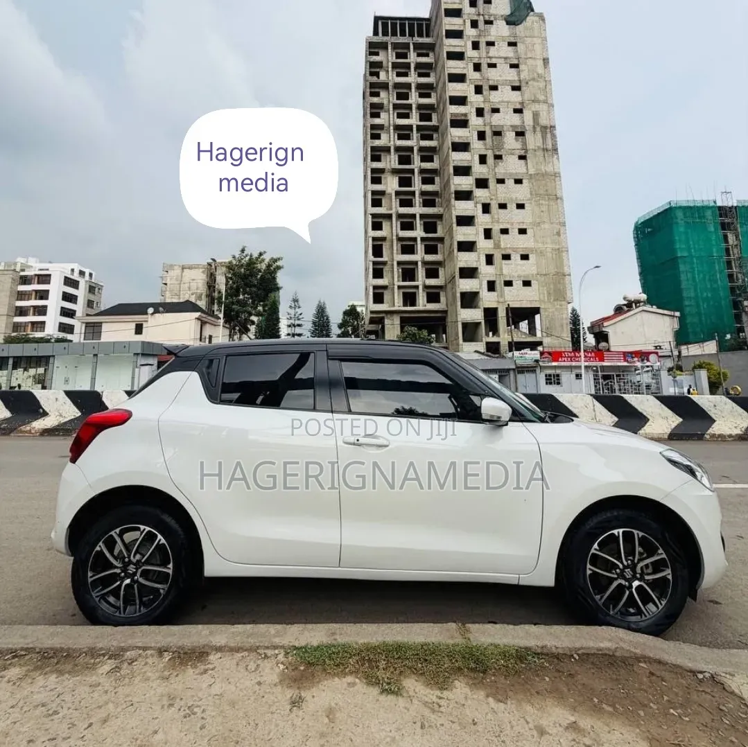 Suzuki Swift 2022 White