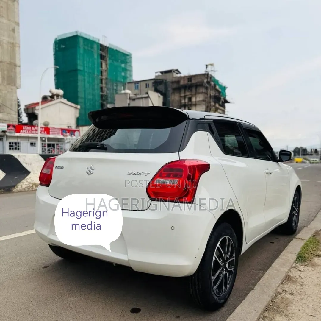 Suzuki Swift 2022 White