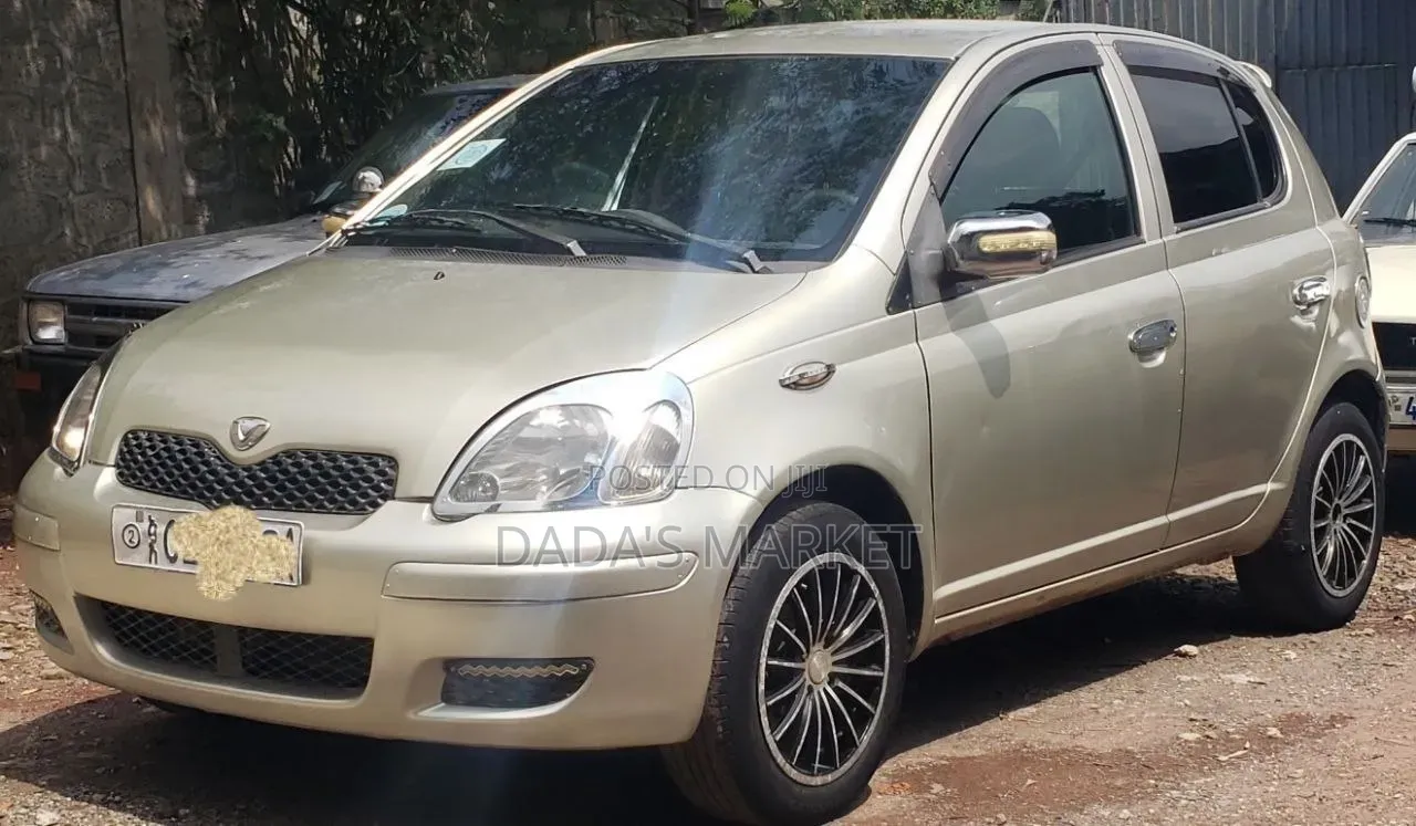 Toyota Vitz 2004 Gold