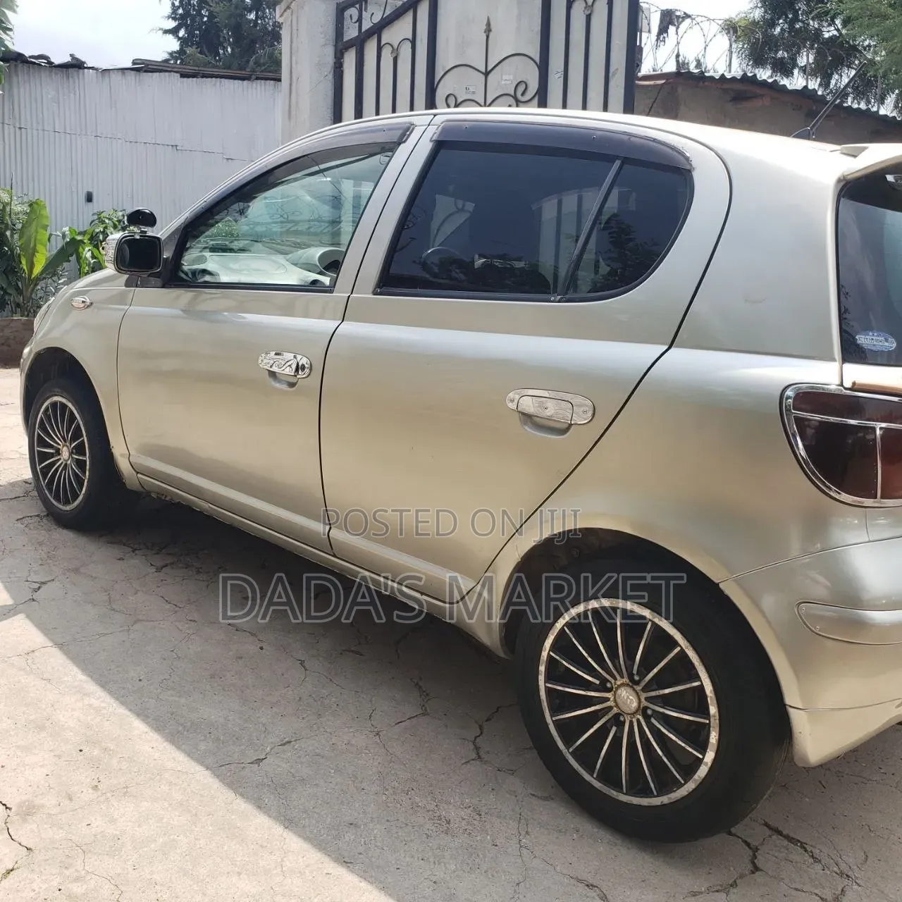 Toyota Vitz 2004 Gold