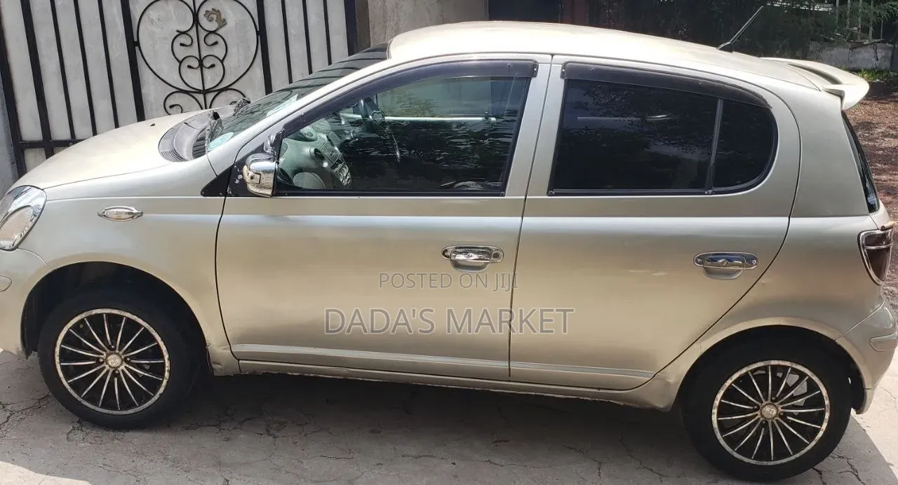 Toyota Vitz 2004 Gold