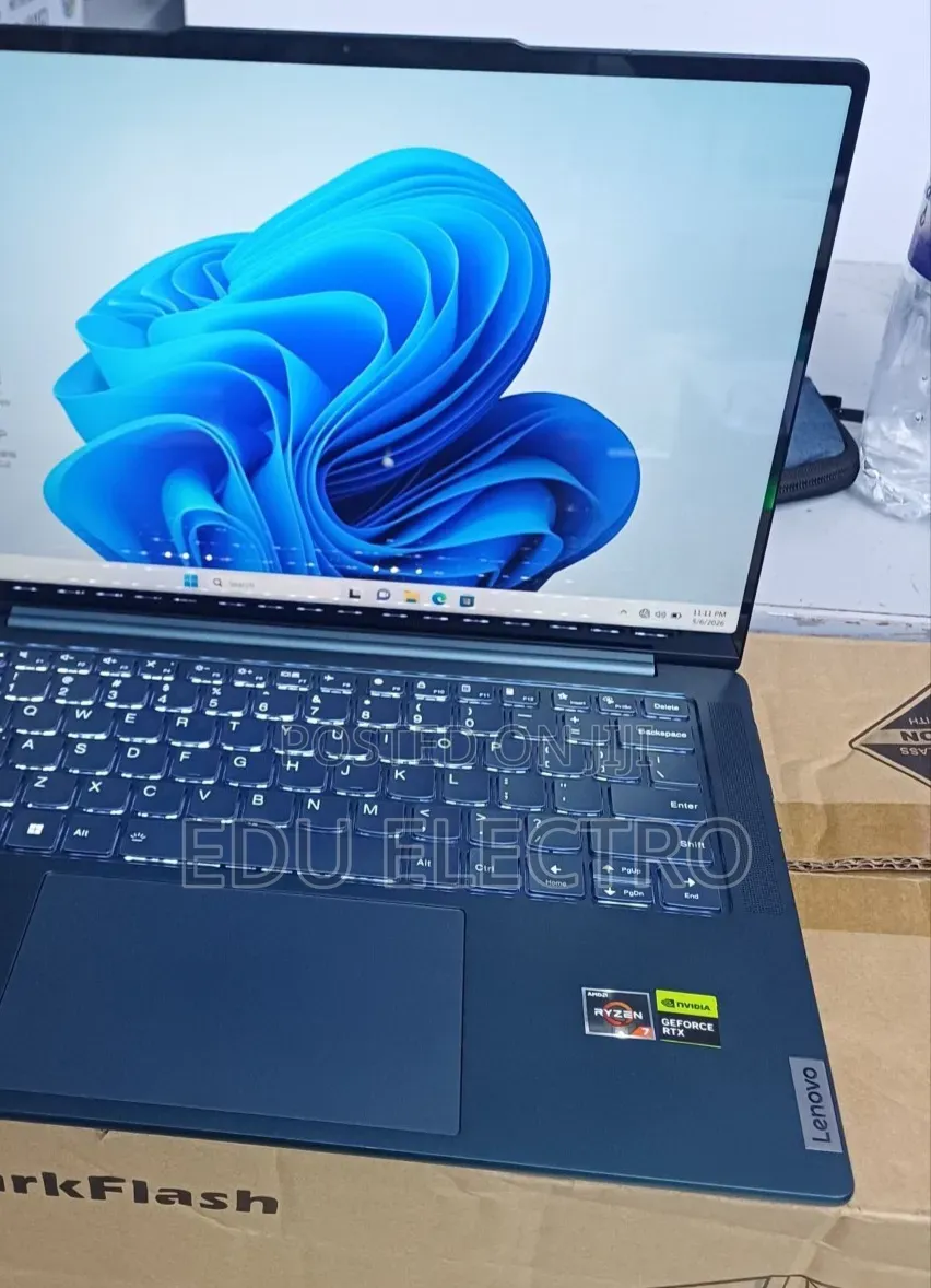 New Laptop Lenovo Yoga Pro 9i Aura Edition 16GB AMD Ryzen 7 SSD 512GB
