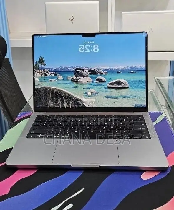New Laptop Apple MacBook Pro 2023 M3 8GB Apple M3 Pro SSD 512GB