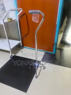3 Legged Walking Stick邲岑helps Reduce the Risk of Tipping During Use.