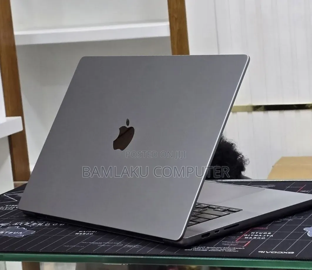 New Laptop Apple MacBook Pro 2021 M1 32GB Apple M1 Pro SSD 512GB