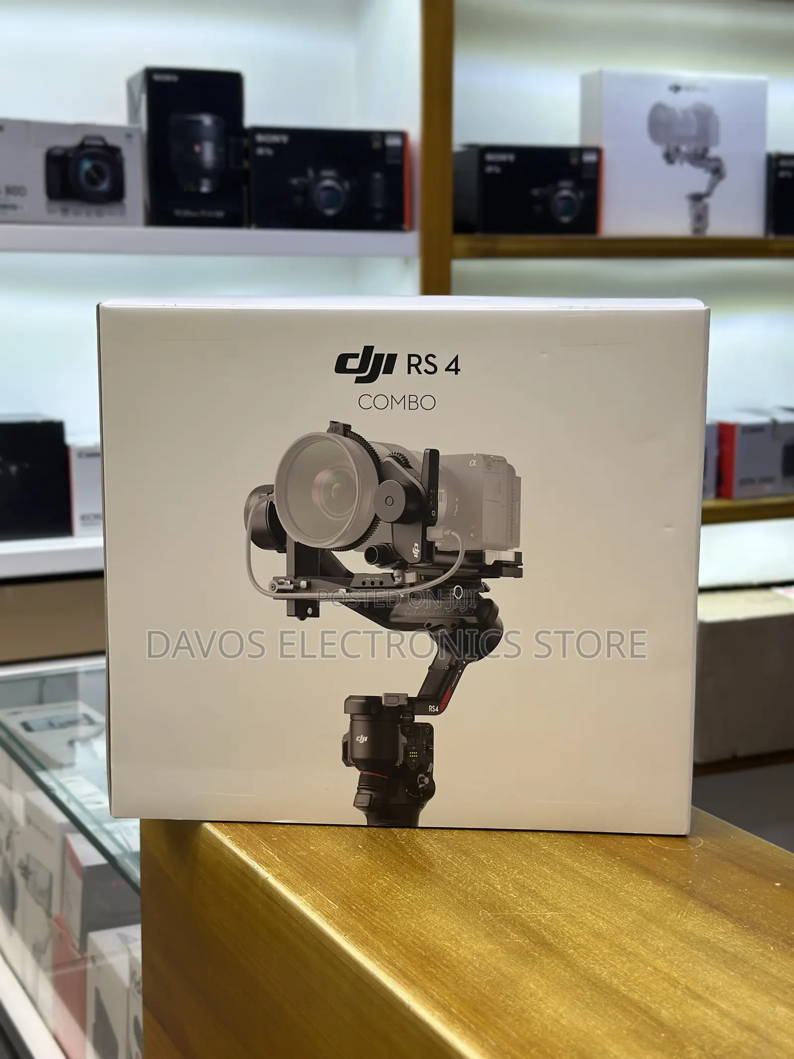 DJI RS 4 Combo Gimbal Stabilizer