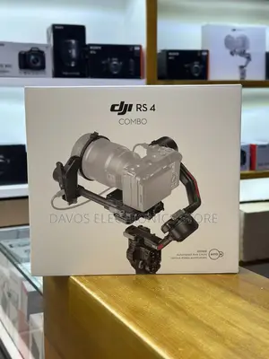 DJI RS 4 Combo Gimbal Stabilizer