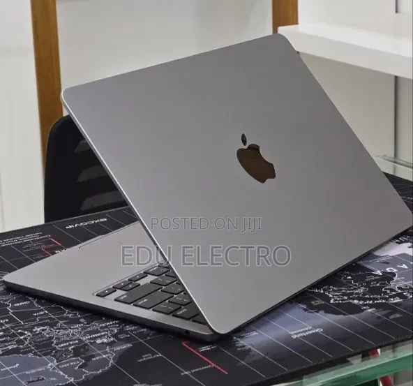 New Laptop Apple MacBook Air 2022 M2 16GB Apple M2 SSD 256GB