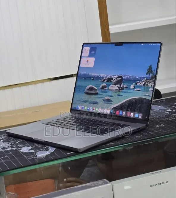 New Laptop Apple MacBook Air 2022 M2 16GB Apple M2 SSD 256GB