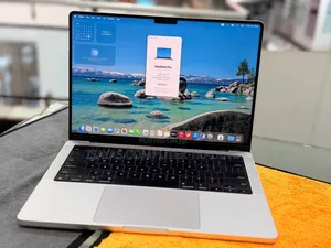 New Laptop Apple MacBook Pro 2023 M3 8GB Intel Core i9 SSD 512GB
