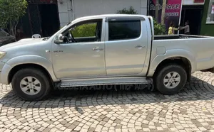 Toyota Hilux 2.5 D-4D 4X4 SRX 2010