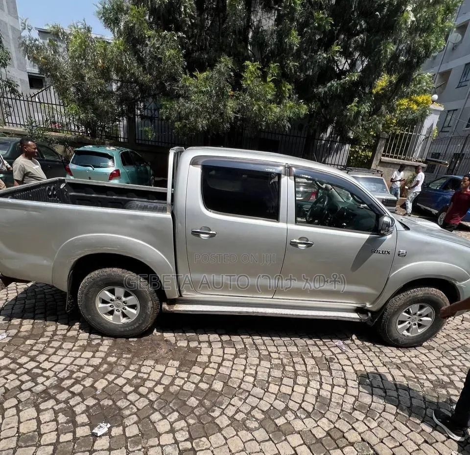 Toyota Hilux 2.5 D-4D 4X4 SRX 2010