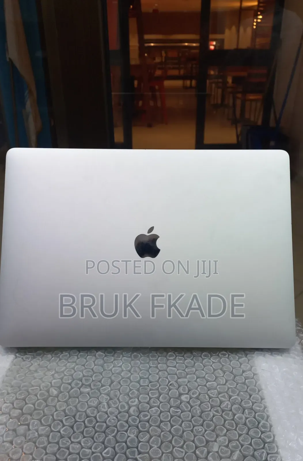 New Laptop Apple MacBook Pro 2018 16GB Intel Core i7 SSD 256GB