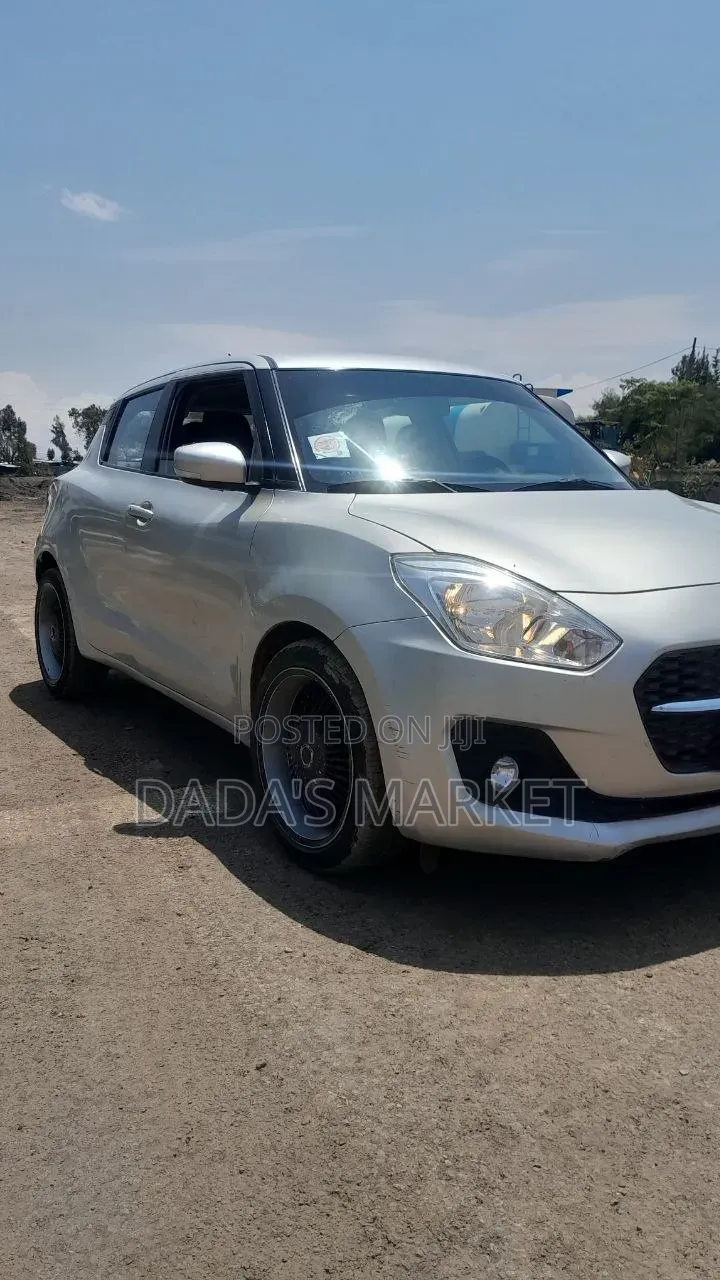 Suzuki Swift 2022 Silver