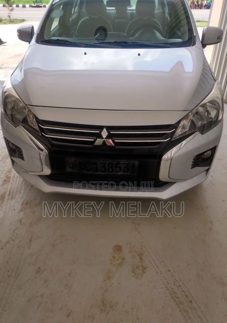 Mitsubishi Attrage 2022 Silver