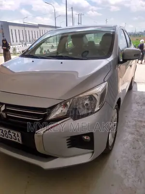Mitsubishi Attrage 2022 Silver